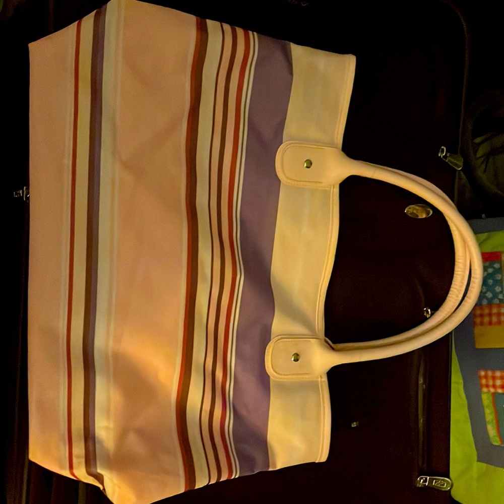 Beach bag with wallet or grab bag on the go